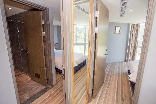 Pacific Hot Spring Hotel, Green Bay