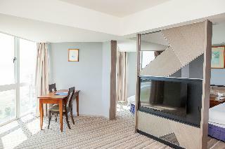 Pacific Hot Spring Hotel, Green Bay