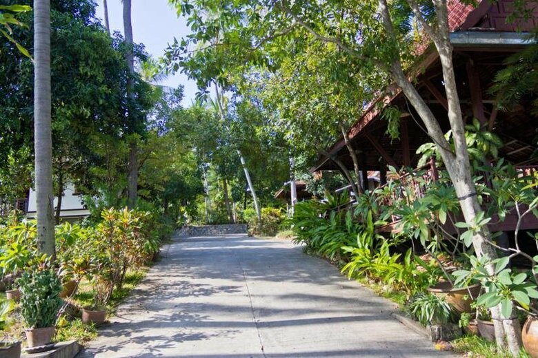 Hotel Reuan Thai Village