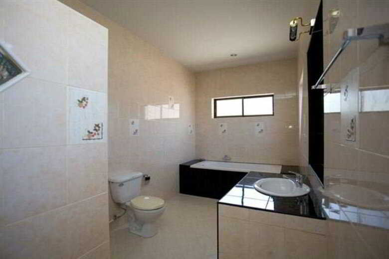 Hotel Mabprachan Lake Villa