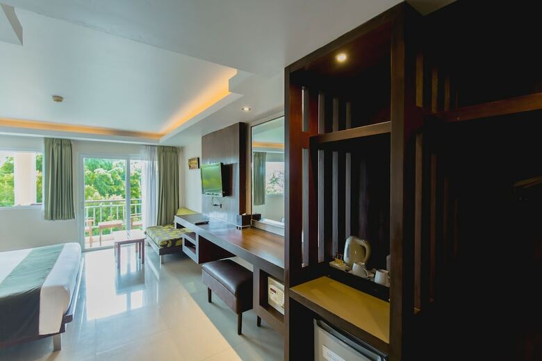 Hotel Thanthip Beach Resort