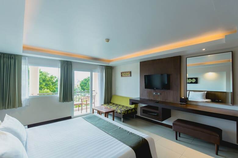 Hotel Thanthip Beach Resort