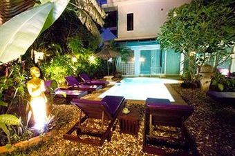 Hostal Club One Seven Phuket