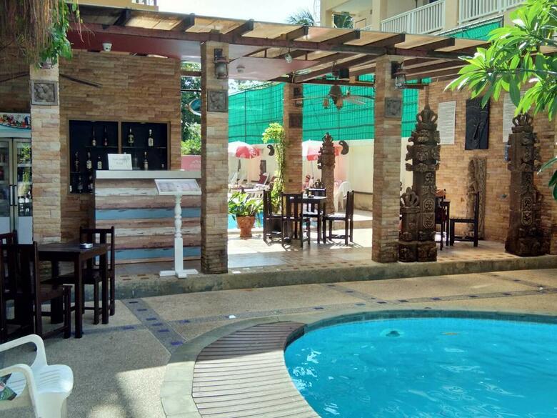 Poppa Palace Hotel
