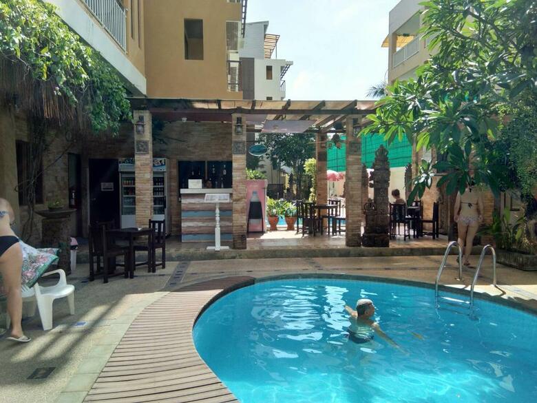 Poppa Palace Hotel
