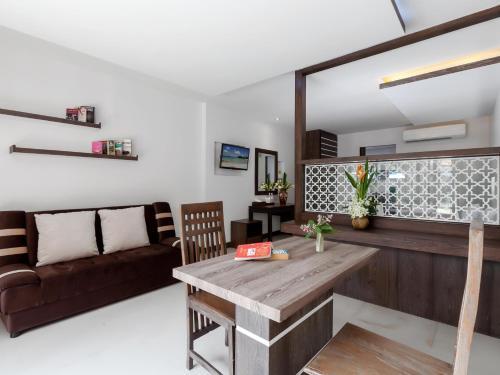 Dolphin Hotel Phuket