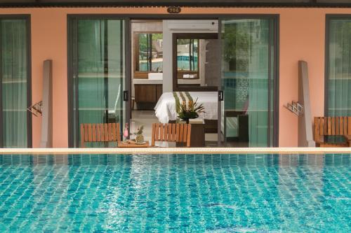 Dolphin Hotel Phuket