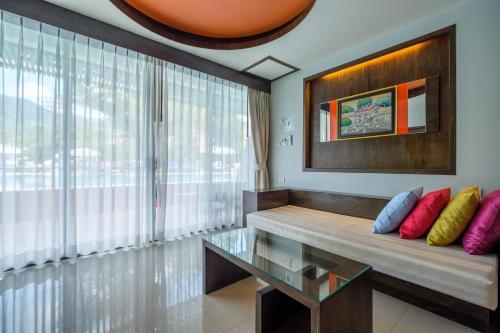 Dolphin Hotel Phuket
