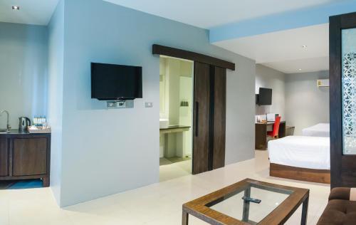 Dolphin Hotel Phuket