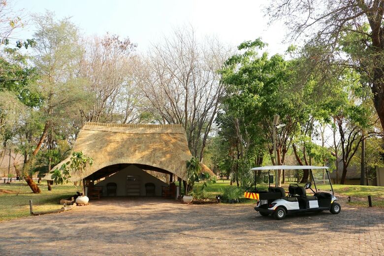 Hotel Victoria Falls Safari Suites
