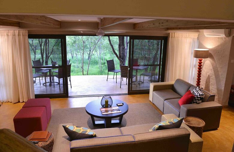 Hotel Victoria Falls Safari Suites