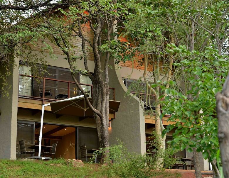 Hotel Victoria Falls Safari Suites