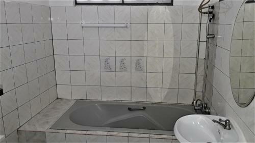 Hostal The Guest House