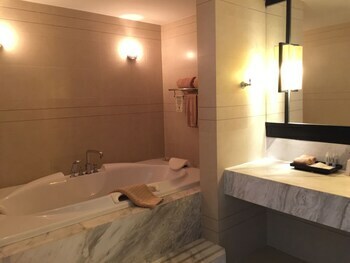 Hotel Sawaddi Patong Resort & Spa