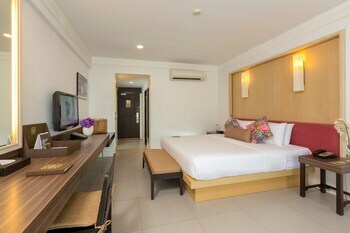 Hotel Sawaddi Patong Resort & Spa