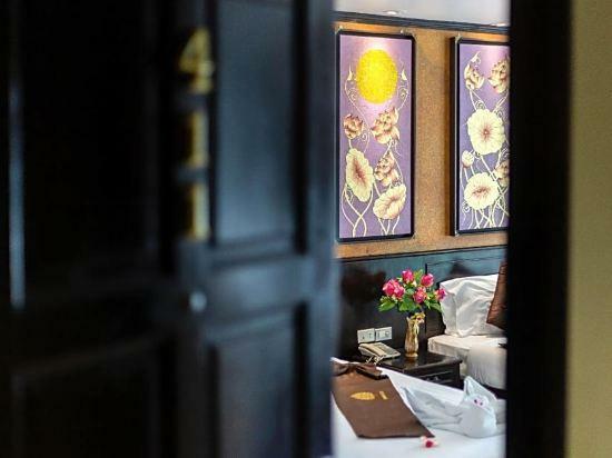 Tanawan Phuket Hotel