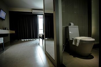 Tiras Patong Beach Hotel