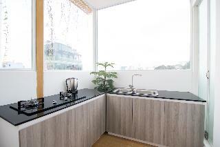 Hotel Reddoorz Plus Near Saigon Train Station