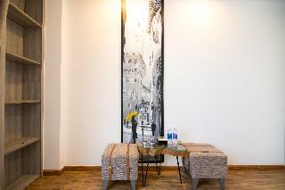 Hotel Reddoorz Plus Near Saigon Train Station