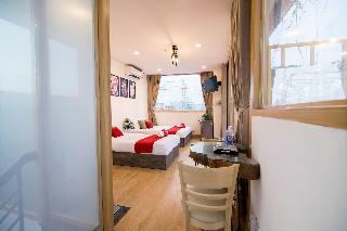 Hotel Reddoorz Plus Near Saigon Train Station