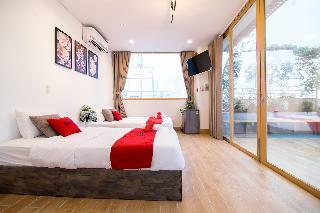Hotel Reddoorz Plus Near Saigon Train Station