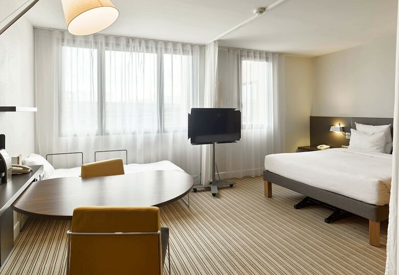 B&B Hotel V�lizy Est