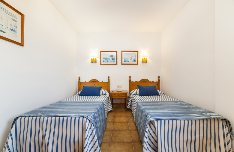 Globales Apartamentos Cala Vi�as Only Adults +16