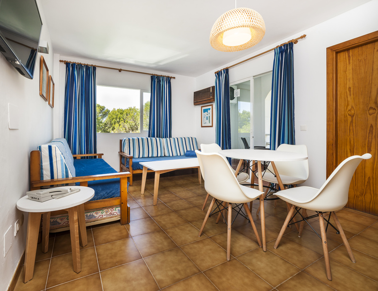 Globales Apartamentos Cala Vi�as Only Adults +16