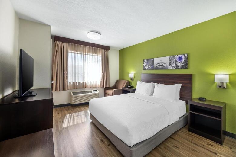 Hotel Americinn By Wyndham Salina