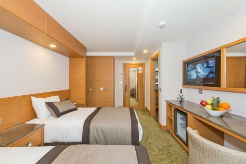 Apartamentos Bisetun Hotel