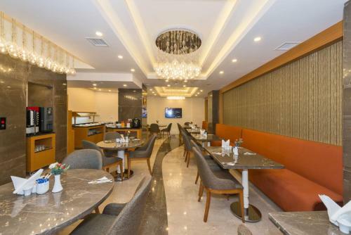Apartamentos Bisetun Hotel
