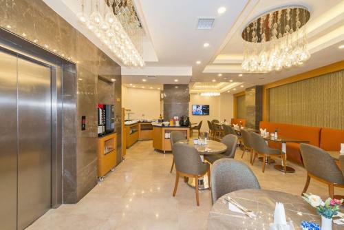 Apartamentos Bisetun Hotel