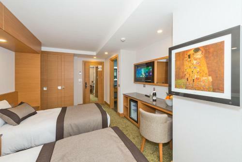 Apartamentos Bisetun Hotel
