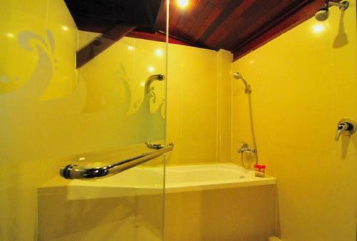 Hotel Ruenkanok Thaihouse Resort