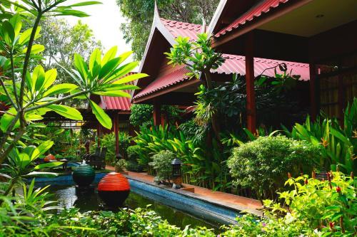 Hotel Ruenkanok Thaihouse Resort