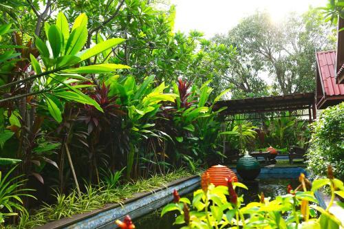 Hotel Ruenkanok Thaihouse Resort