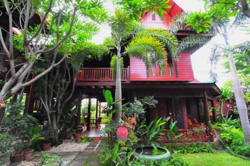 Hotel Ruenkanok Thaihouse Resort