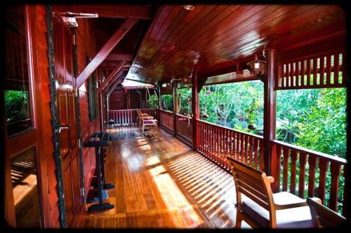 Hotel Ruenkanok Thaihouse Resort