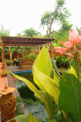 Hotel Ruenkanok Thaihouse Resort