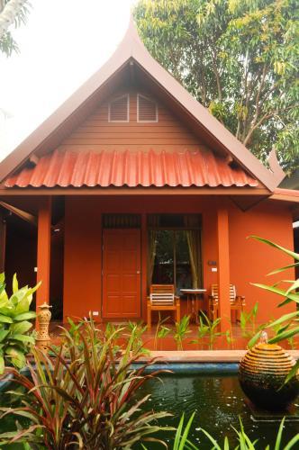 Hotel Ruenkanok Thaihouse Resort
