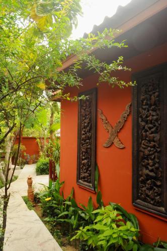 Hotel Ruenkanok Thaihouse Resort