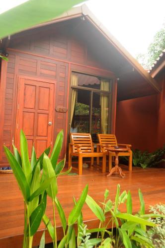 Hotel Ruenkanok Thaihouse Resort