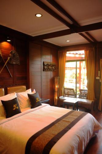 Hotel Ruenkanok Thaihouse Resort