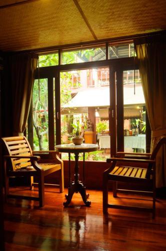 Hotel Ruenkanok Thaihouse Resort