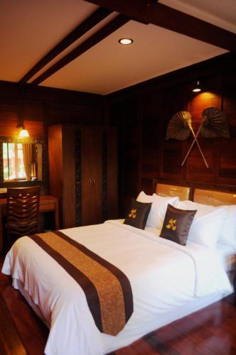 Hotel Ruenkanok Thaihouse Resort