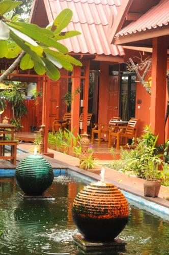 Hotel Ruenkanok Thaihouse Resort