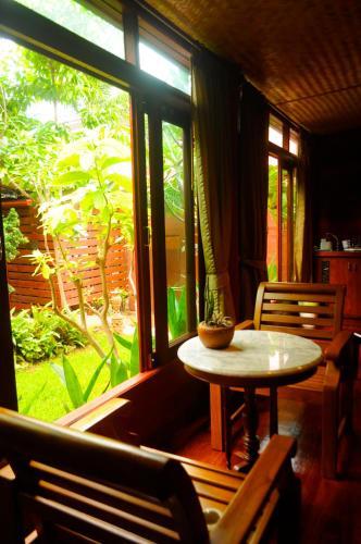 Hotel Ruenkanok Thaihouse Resort