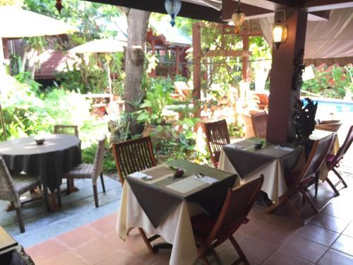 Hotel Ruenkanok Thaihouse Resort