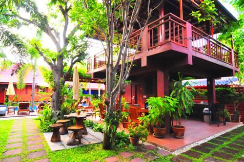 Hotel Ruenkanok Thaihouse Resort