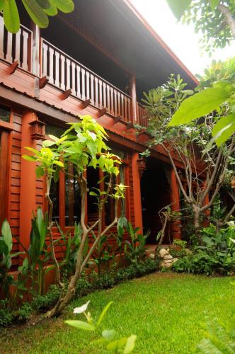 Hotel Ruenkanok Thaihouse Resort